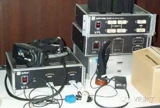 VR头戴显示器的发展历程及其在网络设备销售中的角色